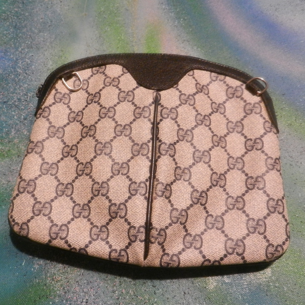 Gucci VTG collectible crossbody purse cream navy logo canvas curved shoulder bag - Picture 3 of 6
